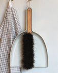 Set pelle beige et balayette en crin de Cheval et bois de Hêtre - Iris Hantverk