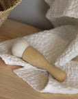 Pinceau de maquillage kabuki en poils de Chèvre et Bouleau huilé- Iris Hantverk