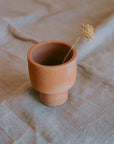 Pot sur pied en terre cuite