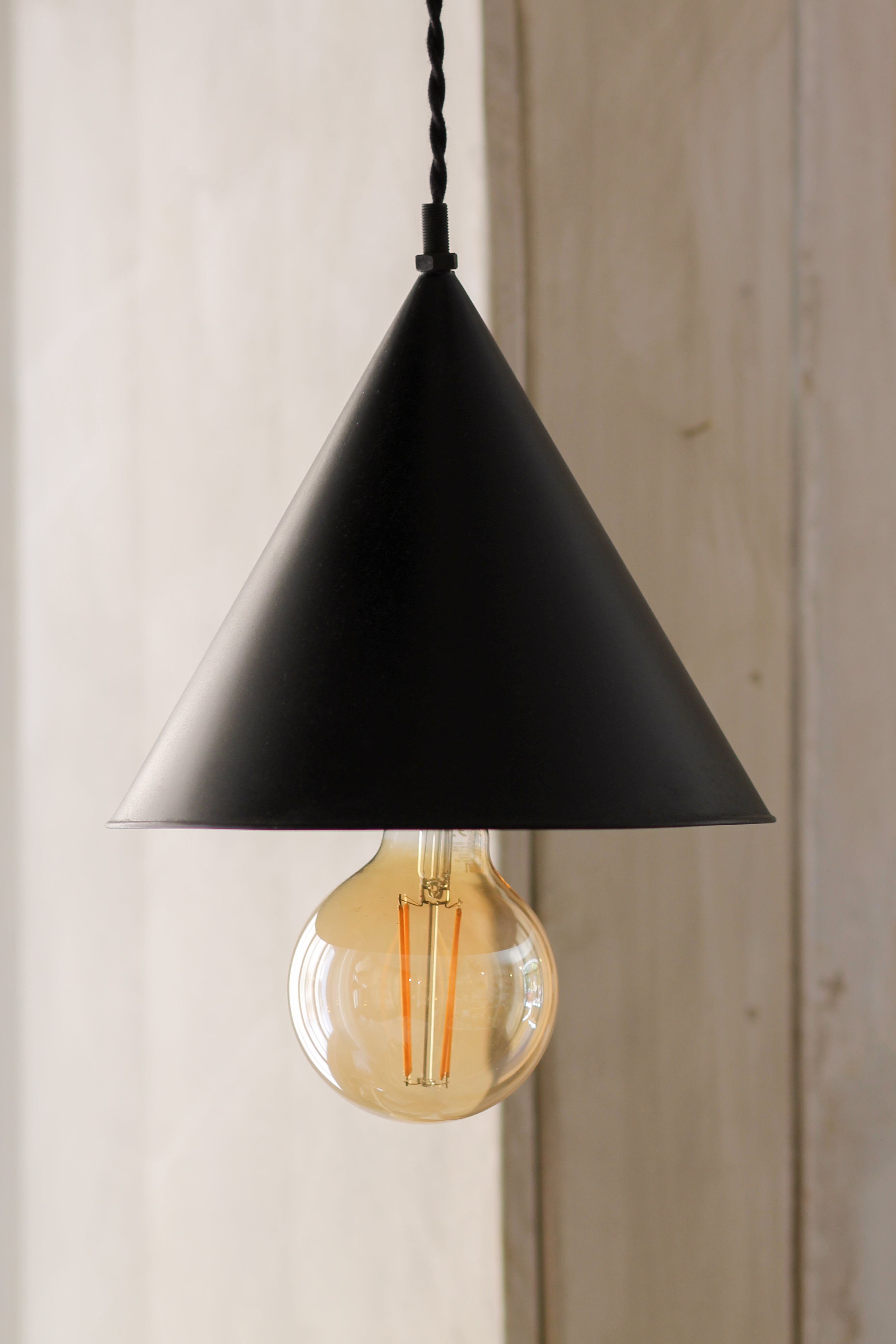 ABAT-JOUR CÔNE, PAR LAMPE, 43,5 cm, FABRIQUÉ PAR BANCI ABAT-JOUR CÔNE, PAR LAMPE, 43,5 cm, FABRIQUÉ PAR BANCI