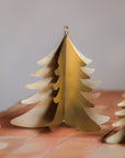 Sapin à suspendre en métal doré