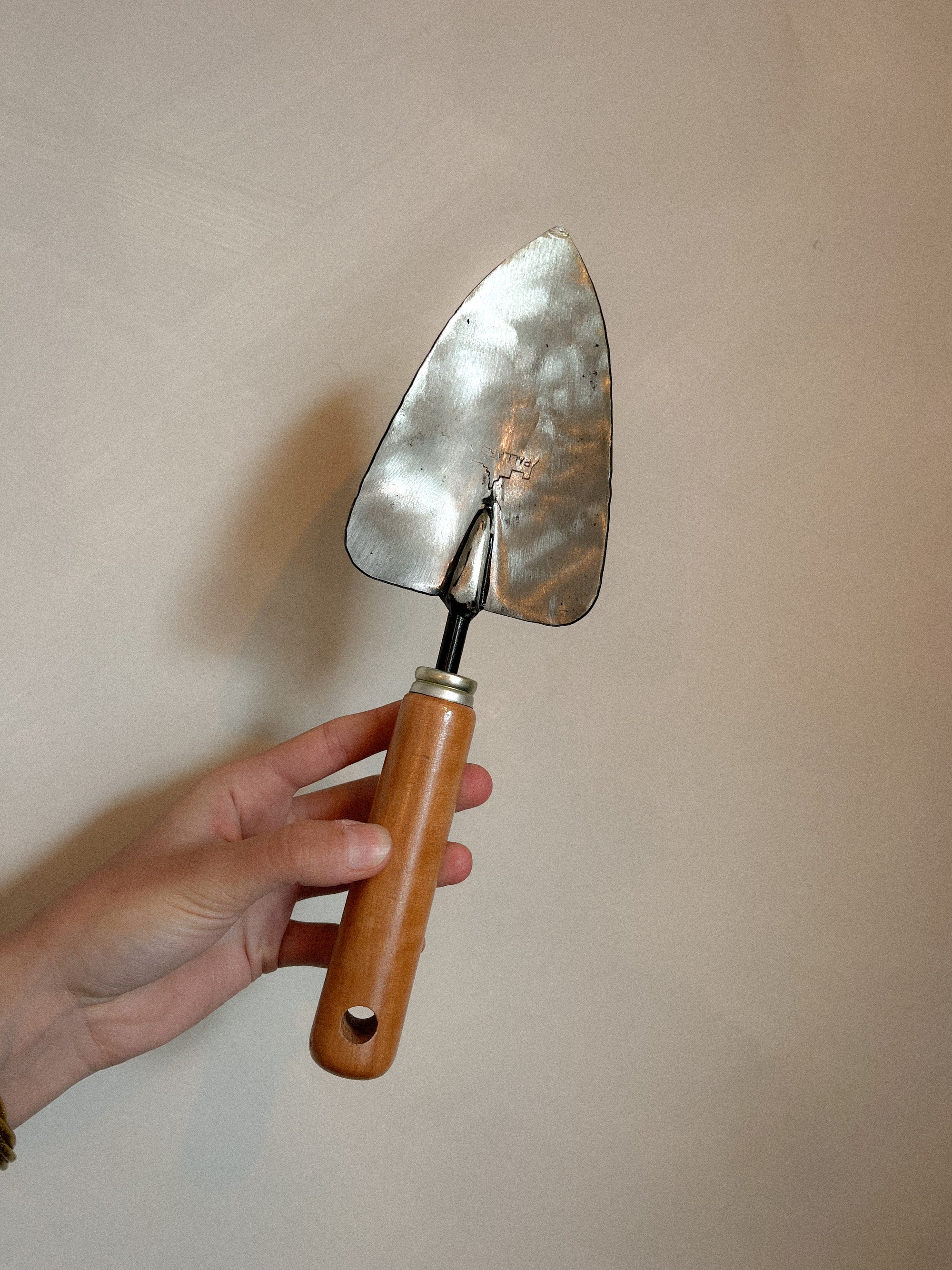 Transplantoir de jardin en acier poli - Pallarès