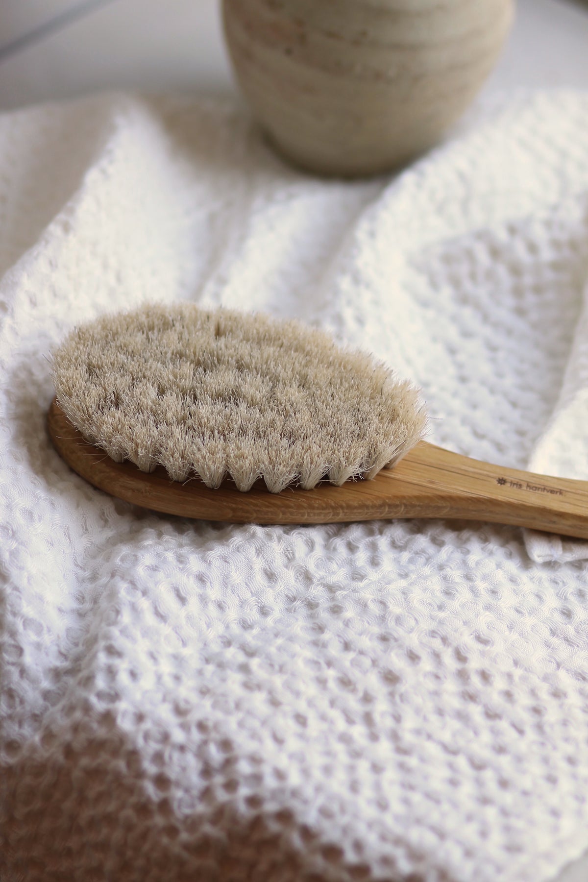 Brosse de bain en crin de Cheval et manche en Chêne - Iris Hantverk