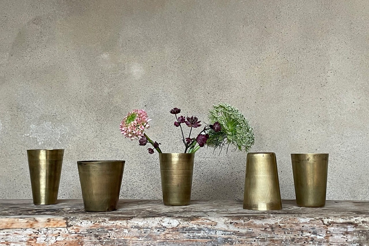 Gobelet en laiton – Vase &amp; décoration
