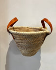 Petit panier artisanal en osier – Anses en cuir camel