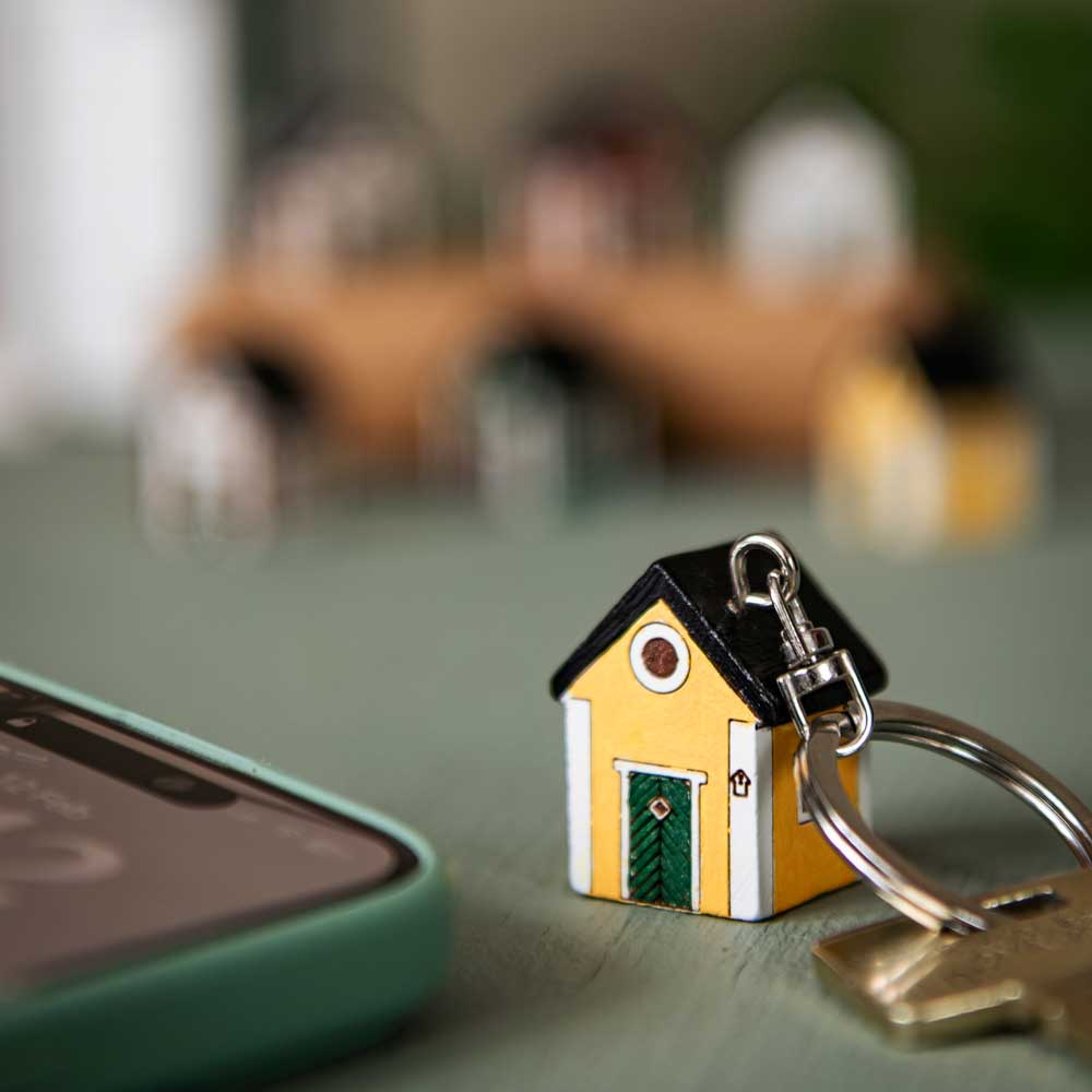 Porte-cles en bois Maison Jaune