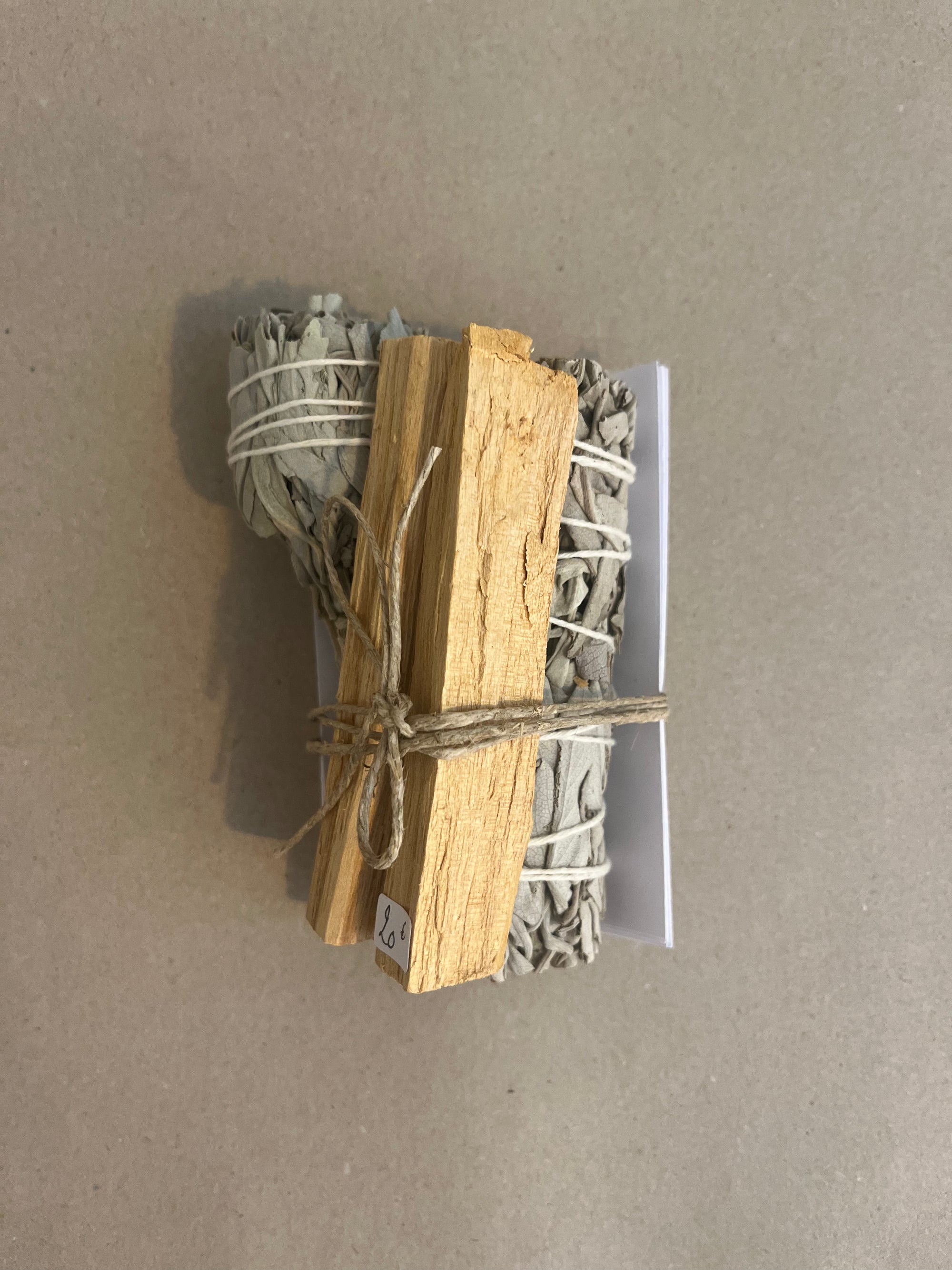 sauge et palo santo en fagot