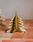 Sapin à suspendre en métal doré